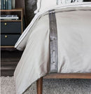 Housse de couette Eastern Accents Hendrix Edris Fog Queen DVQ-395 - Comme neuve 