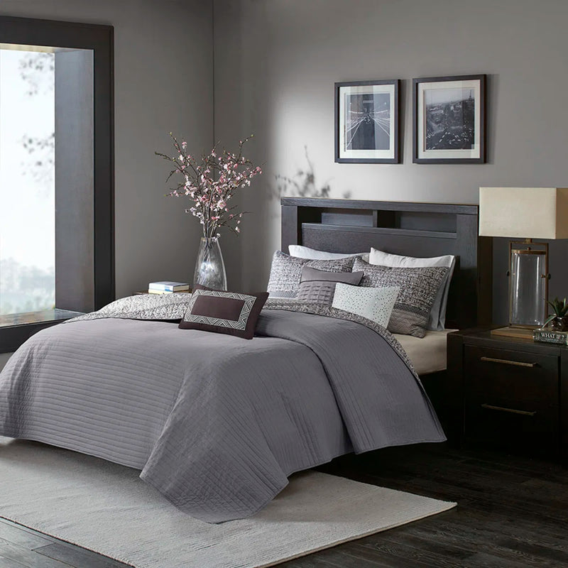 Madison Park Rhapsody 6 Piece Full/Queen Reversible Jacquard Quilt Set with Throw Pillows in Grey C007104395 - Refurbished