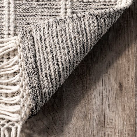 Nuloom 4' x 6' Huia Casual Striped Wool Blend Tassel Area Rug TXNC02A-406 - Pre-Loved